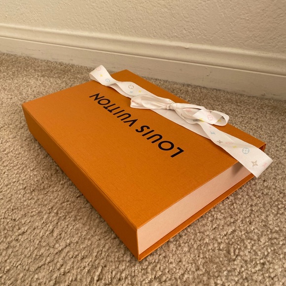 Authentic Louis Vuitton Magnetic Gift Box w/ Ribbon - Picture 3 of 4